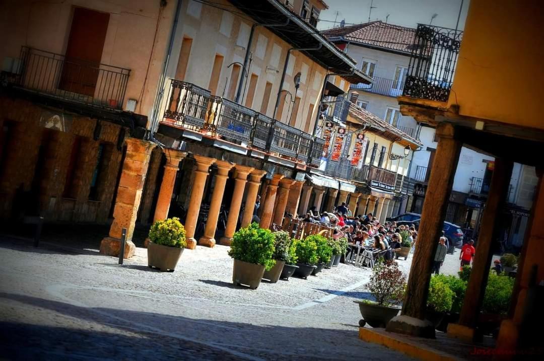 La Casa De Paloma En La Plaza Encanto Historico Riaza Exterior foto